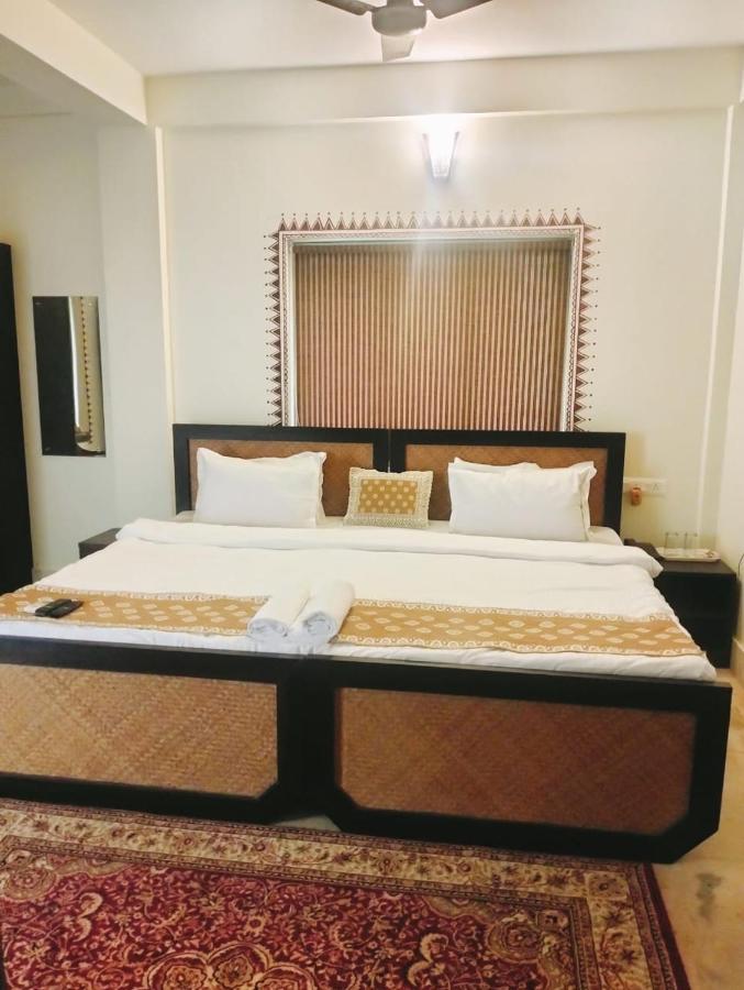 Hotel Kolam Shānti Niketan Exterior foto
