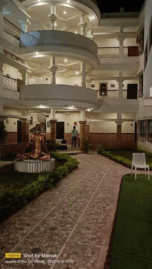 Hotel Kolam Shānti Niketan Exterior foto
