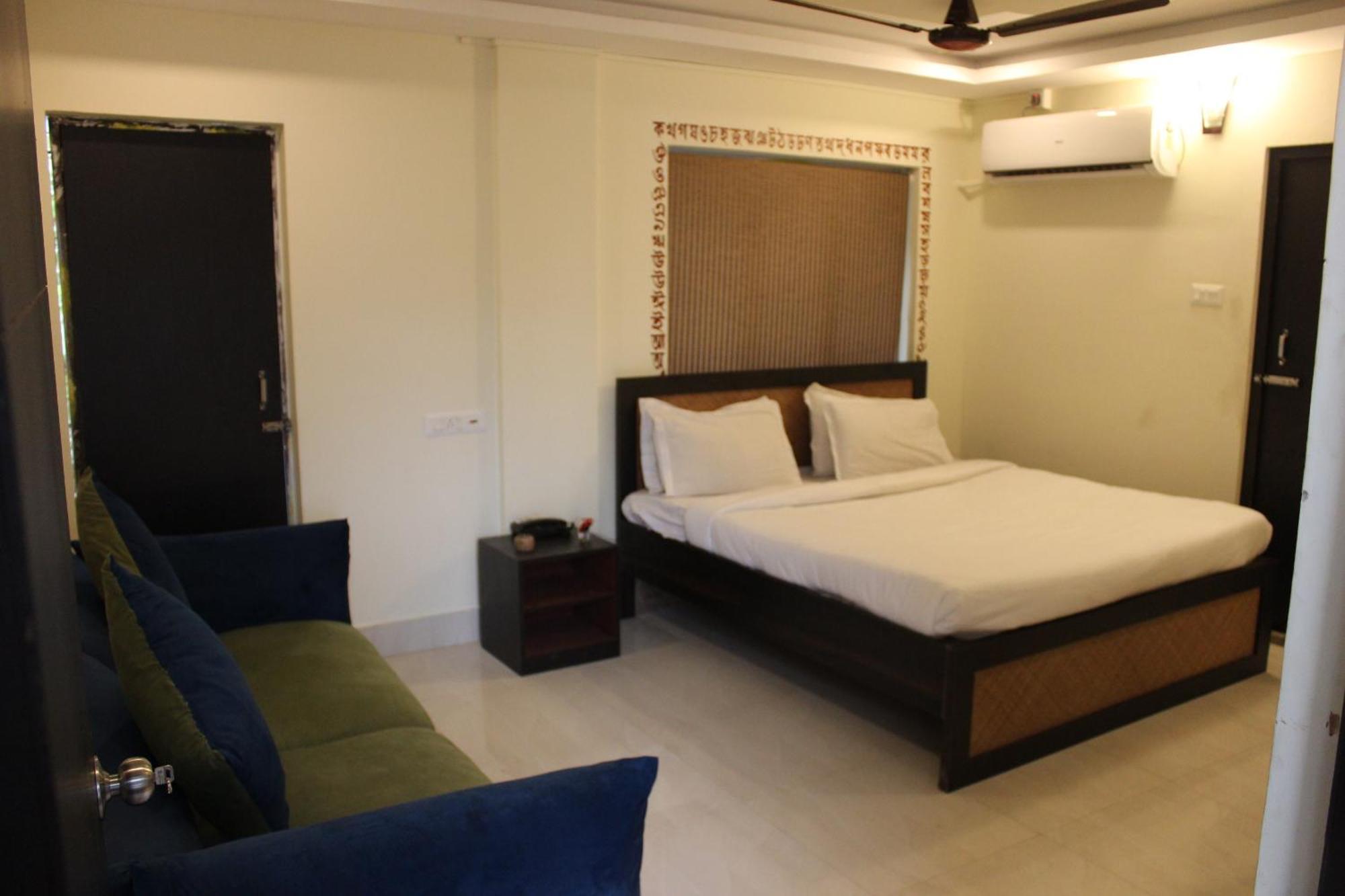 Hotel Kolam Shānti Niketan Exterior foto